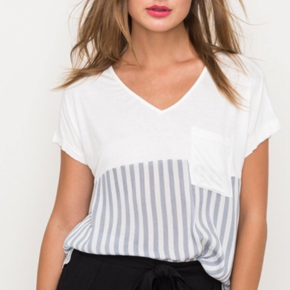 🌺NEW -  SHORT SLEEVE TOP w/ VERTICAL DETAILING